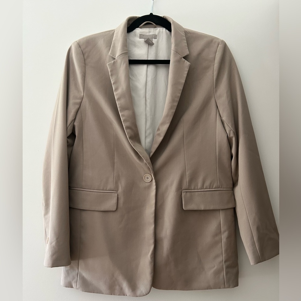 Lightly oversized tan blazer